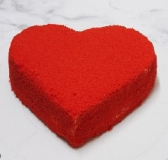 Kırmızı Kalp Şeklinde 6-9 Kişilik Butik Yaş Pasta