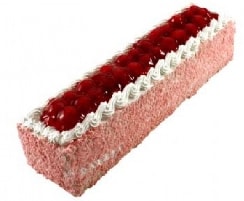 Yumuşak Kek Dokulu 4-6 Kişilik Çilekli Baton